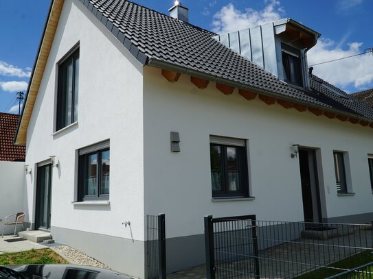 neues Ein- bzw. Zweifamilienhaus sofort bezugsbereit! Moderne Technologie-niedrige Energiekosten-praktisch vom Keller b…