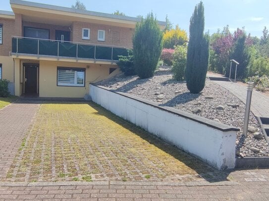 Außergewöhnlich schöner Bungalow mit Einliegerwohnung und Gartenteich, Bestlage in Mölln, umgeben von Wald