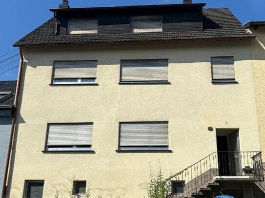 +++Zentral gelegenes Zweifamilienhaus mit viel Potenzial in Püttlingen+++