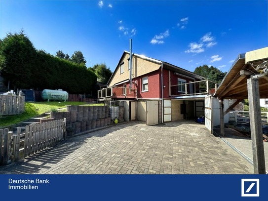 Modernes Einfamilienhaus mit Photovoltaikanlage, Wallbox und Kaminöfen in naturnaher Lage