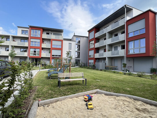 [Erstbezug] Großzügige und moderne 4-Raum-Wohnung mit Balkon, Stellplatz, Dusche und Badewanne im Zentrum von Saalfeld