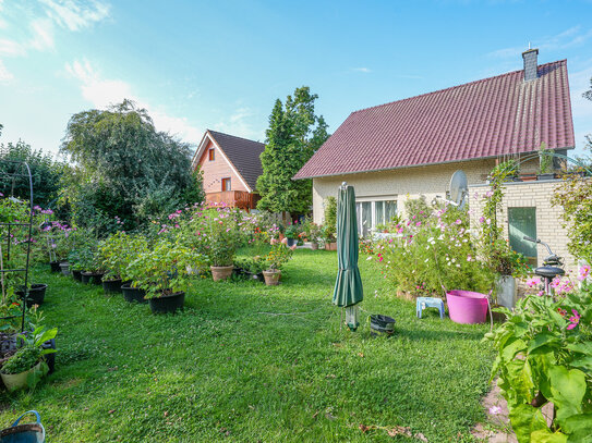 Familienparadies in ruhiger Lage Großzügiges Ein- bis Zweifamilienhaus mit idyllischem Garten