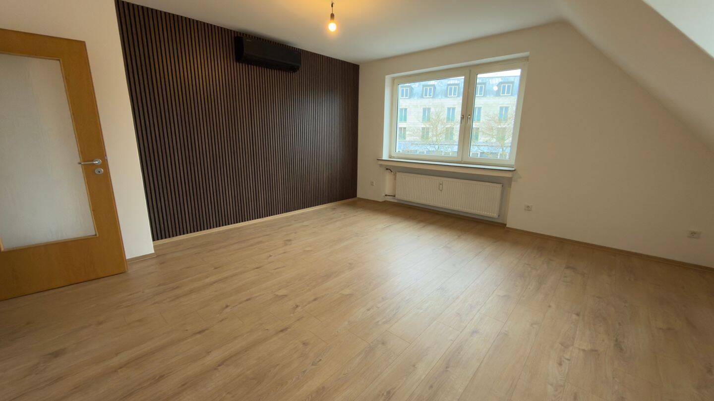                                                               Dachgeschosswohnung mit Klimaanlage in Kassel Niederzwehren                                                       in Niederzwehren (Kassel)