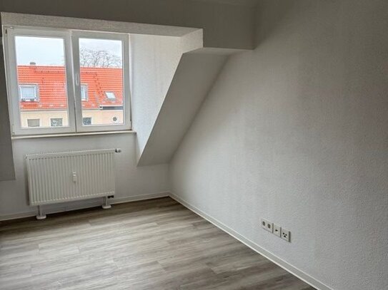 1 Grundmiete frei! Premium für Sie! Tolle 2 Zimmer-Dachgeschoß-Wohnung!