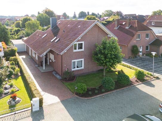 Attraktives Zweifamilienhaus in ruhiger Lage - mit Garten, Terrasse und Garage!