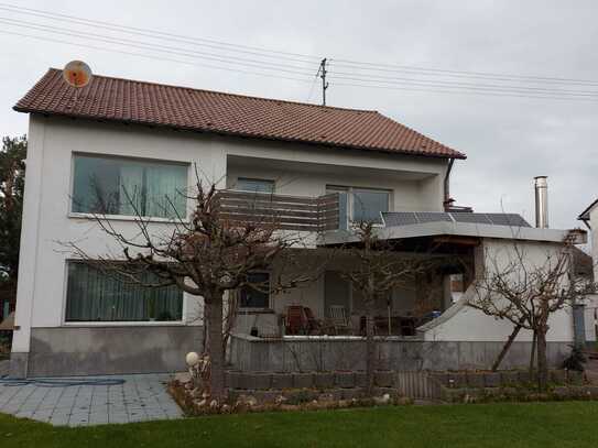 schöne 3 ZKB mit großer Wohnküche, Balkon und Garage