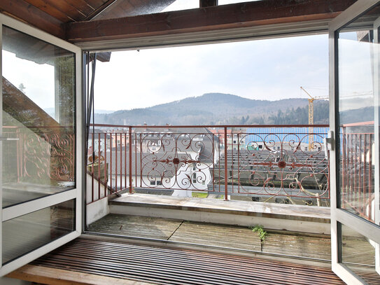 2-Zimmer-Dachgeschosswohnung mit Aussicht auf den Fremersberg!