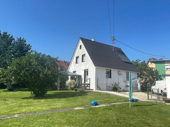 Zweifamilienhaus, aktuell als EFH genutzt freistehend in Elchingen zu verkaufen