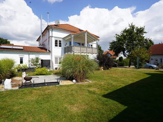 Attraktive 5 Zimmerwohnung in Neuhausen Ob Eck mit großen eigenem Garten, Balkon,Carport und Garage!