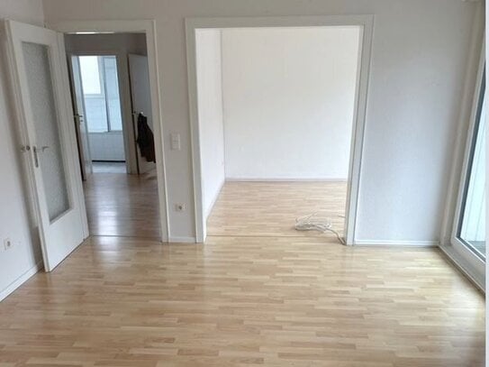 Wohnen mit Balkon und Garage! Mitten im Oberkassel!