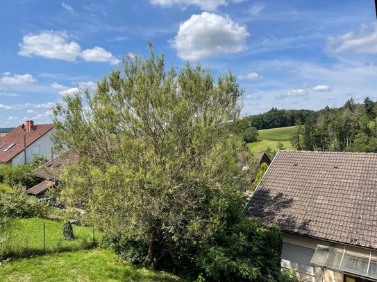 Großzügiges Wohnen in Waldrandlage mit tollem Blick!