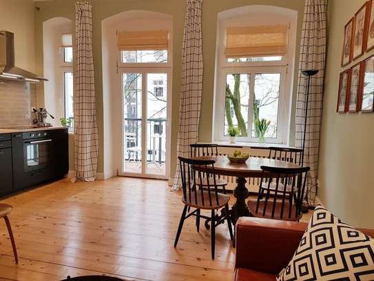 Komplett sanierte, elegante und stilvolle Altbauwohnung in Prenzlauer Berg