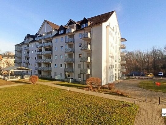 APARTMENT MIT KÜCHE, BALKON, AUFZUG UND TIEFGARAGENSTELLPLATZ...