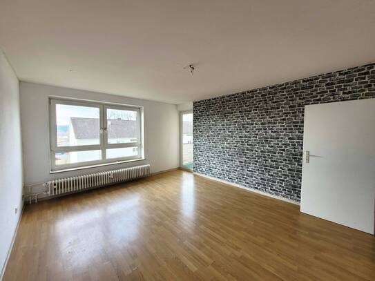 SOFORT FREI!!! Renovierungsbedürftige Vierzimmerwohnung mit Balkon in Bad Hersfeld
