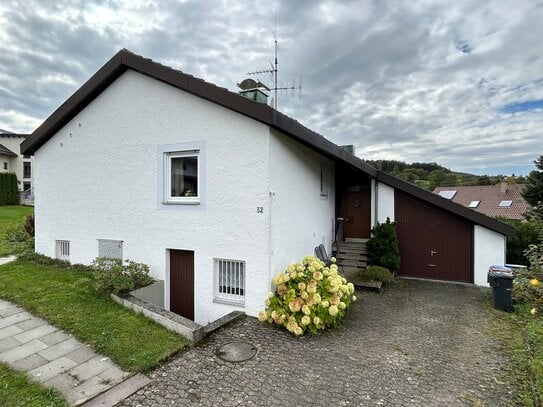 Albstadt: Großes freistehendes Einfamilienhaus mit Garten und Garage