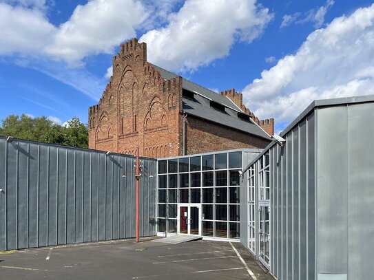 Historisches Geschäftsgebäude im Loftstil in frequentierter Lage