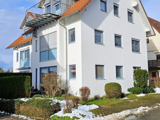 Helle 3-Zimmer-Wohnung mit Balkon, Tageslicht-Bad und Stellplatz