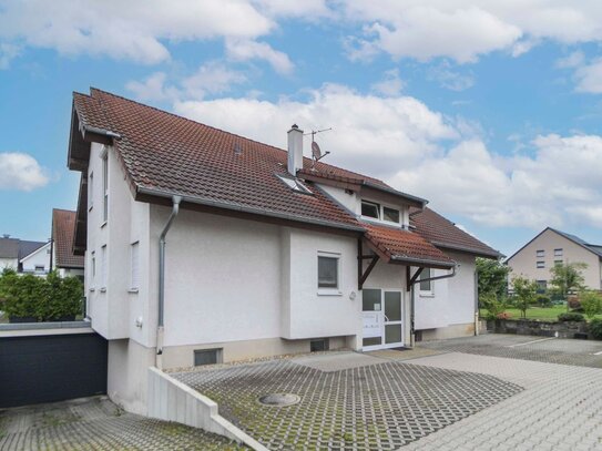 Gepflegte 2,5-Zimmer-Wohnung mit Loggia und Stellplatz in guter Lage