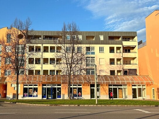 3-Raum-Wohnung im 2. Obergeschoss mit großer Loggia und Fahrstuhl