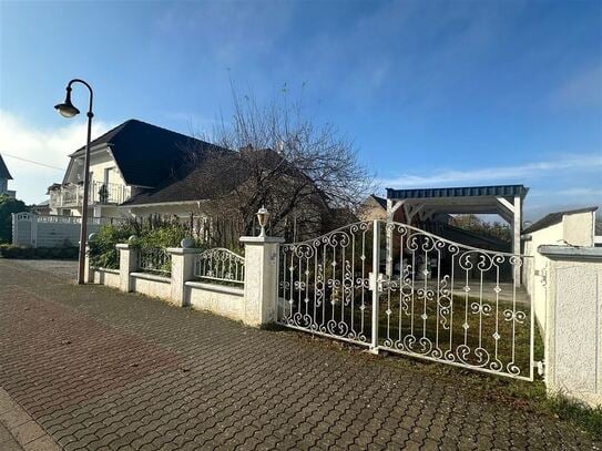 1-2 Familienhaus mit 2 abgeschlossenen Wohnungen/2 Garagen/großer Carport zu verkaufen