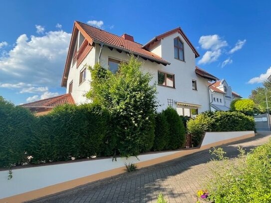 Viel Platz - Großes, gepflegtes Einfamilienhaus mit abgeschlossener Büroeinheit am Rande des Naturschutzgebietes