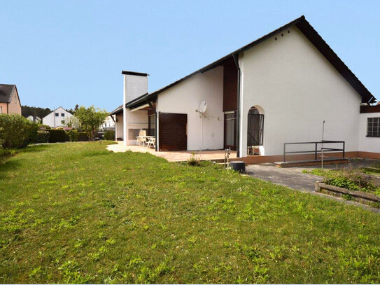 Einfamilienhaus mit Garage und großem Garten in Nürnberg