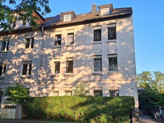 Helle, schön geschnittene 3-Zimmer-Wohnung mit Einbauküche im modernisierten Altbau in Uni- und Stadtzentrum-Nähe