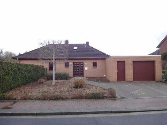 Ebenerdiges Wohnhaus mit Charme und sonnigem Garten in Zetel