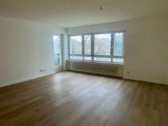 Große 3 Zi. Whg. mit Balkon in ruhiger Lage näche UNI!