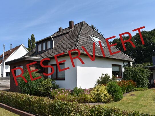 Attraktiver Bungalow mit ca. 1.200 qm wunderschönem Garten, 6 Zimmer, Garage u. Teilkeller