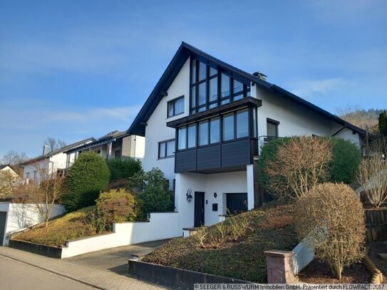 Großes Familienhaus mit Blick in die Rheinebene und exzellenter Ausstattung