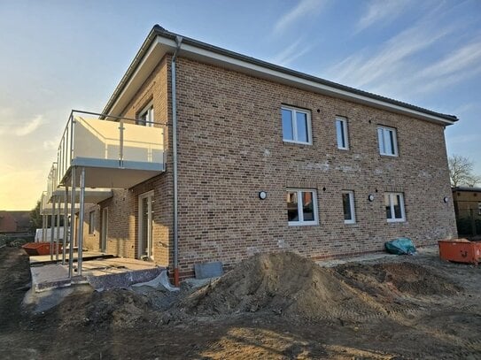 Obergeschoss-Eigentumswohnung nach neustem Energiestandard mit Balkon