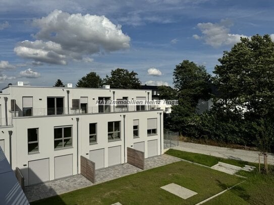 . NEUBAU . Bezugsfertiges Energie Effizienzhaus . ca. 135 m² Wfl. . Dachterrasse + sonnig. Garten . Wohnen am Südpark .