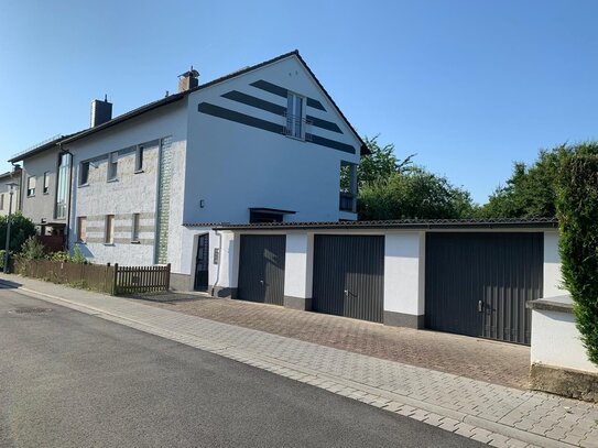 Sofort beziehbare, renovierte 2 Zimmer Wohnung mit ca. 100 m² Gartenanteil in Niederdorfelden