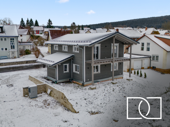 Energieeffizienter Neubau! Traumhaus im skandinavischen Stil auf großem Grundstück an einem Bach