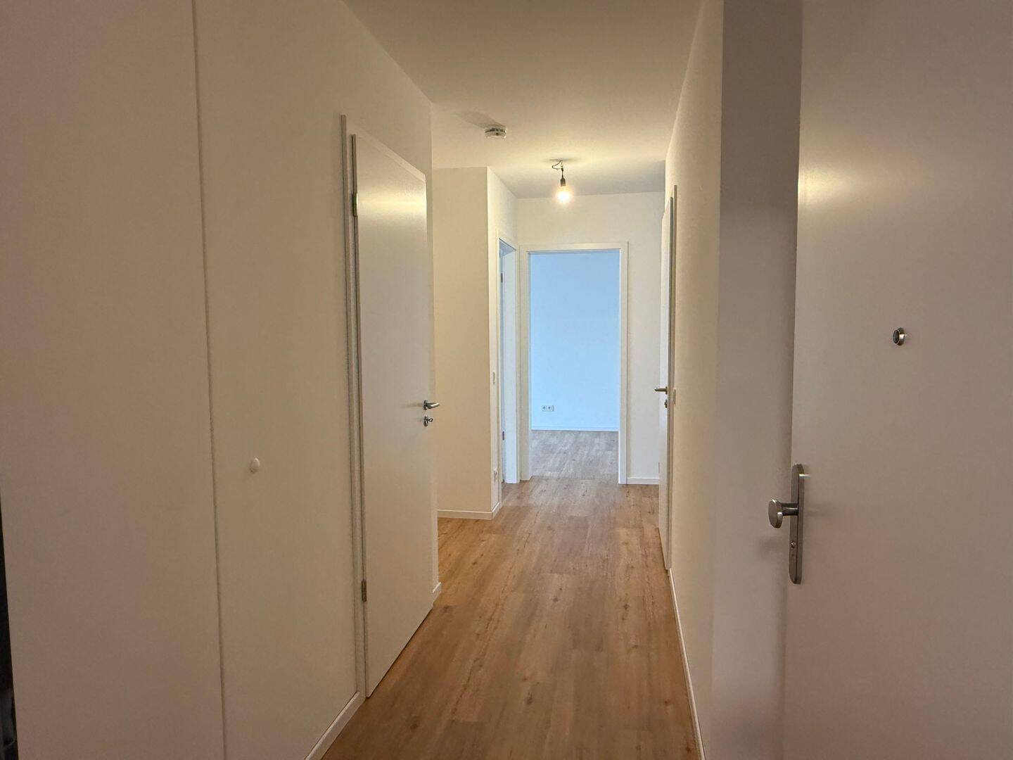 Perfekte 4-Zimmer-Wohnung für Familien mit Einbauküche, Loggia und Keller inklusive! - Photo 1