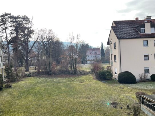 Sonnige 3-Zimmer-Wohnung, möbliert mit Südbalkon, Stadtzentrum in wenigen Gehminuten erreichbar, nahe Kaufland