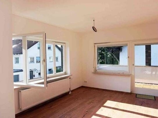 Exklusive 3,5-Zimmer-Wohnung mit Balkon und Carport in Bestlage Trudering