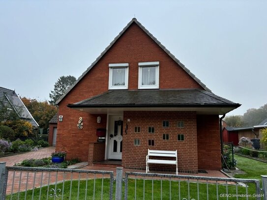 Gepflegtes 1 Familienhaus mit großem Garten und Garage