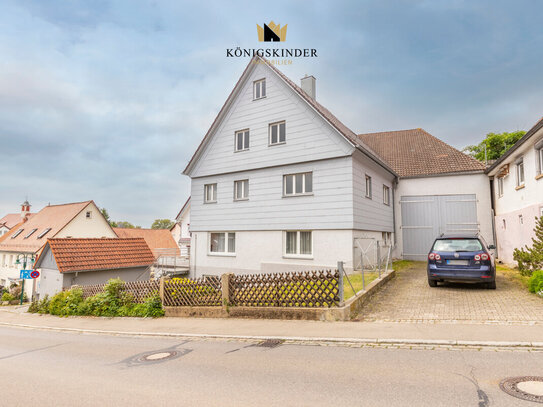 Jede Menge Ausbaureserve! Bauernhaus mit riesiger Scheune, schönem Garten, Gewölbekeller uvw...