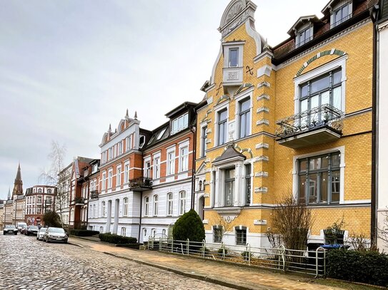 Moderne 3-Zimmerwohnung in historischer Stadtvilla im Musikerviertel - Erstbezug nach Sanierung -mit hochwertigem Parke…