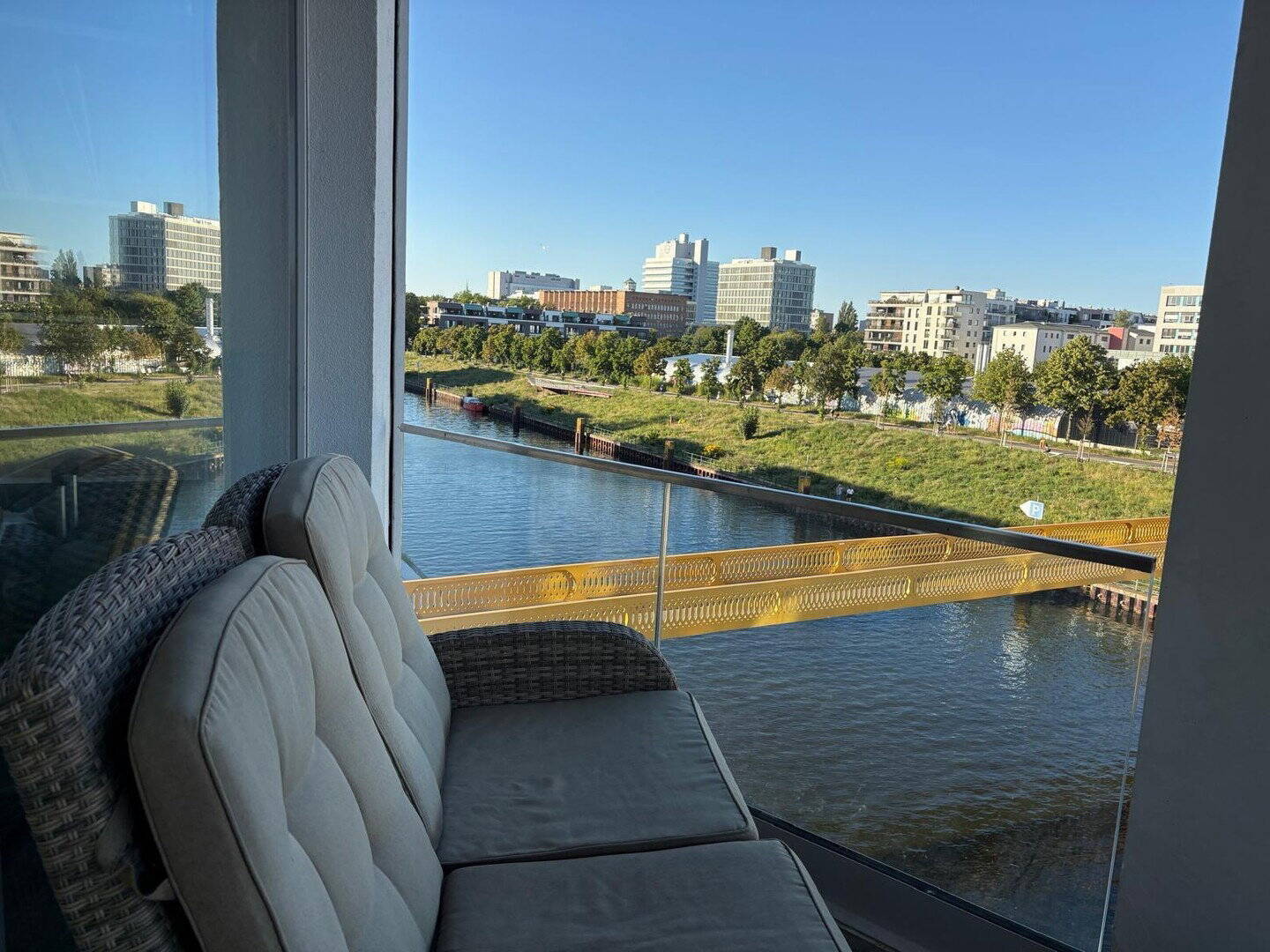 2-Zimmer-Wohnung in Berlin-Mitte mit zauberndem Ausblick - Photo 1