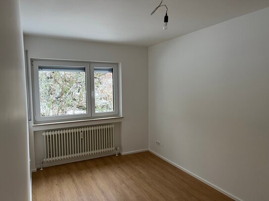 3-Zimmer-Hochparterre-Wohnung mit geh. Innenausstattung mit 2 Balkon + TGA - Platz