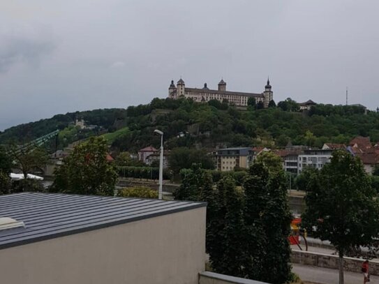 3 Zimmer, Altstadt, Balkon, Festungsblick, kleiner Wintergarten.