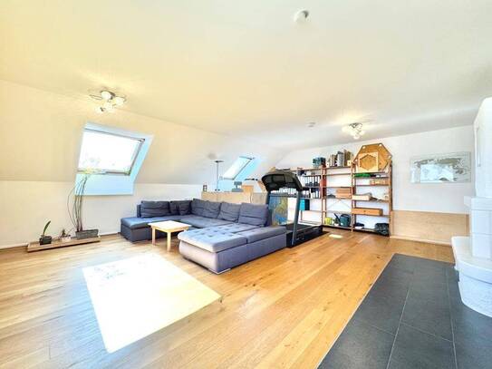 Sofort beziehbar! Großzügige 4 Zimmer Wohnung mit Balkon und Einzelgarage!