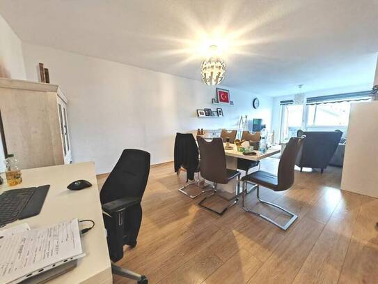 2,5-Zimmerwohnung mit Balkon und Stellplatz in zentraler Ruhiglage!