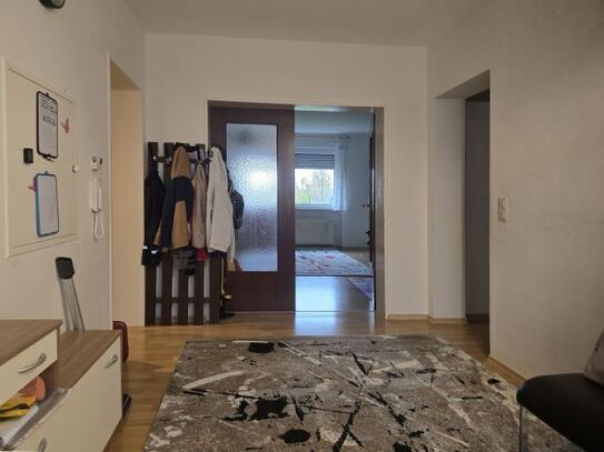 EI6724 Großzügige 3,5 Zimmer-Eigentumswohnung mit Südwest-Loggia / Neutraubling