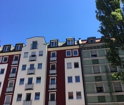 * zwischen Sendlinger Tor und Theresienwiese * großer Balkon zum ruhigen Innenhof *