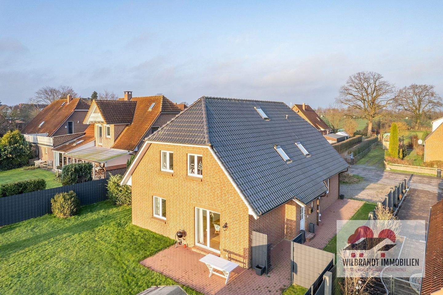 Immobilie in Breitenfelde - ***Preis und Courtage reduziert!*** Großes und modernisiertes Haus in ruhiger Lage - Bild 0