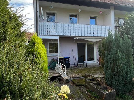 Teilmodernisiertes Reiheneckhaus mit großem Garten u. Garage in sehr guter Lage von Lenningen-Hochwang